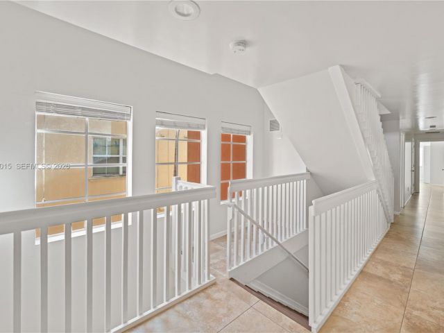 Дом в аренду по адресу 819 SW 7th Ave - фото 7513474