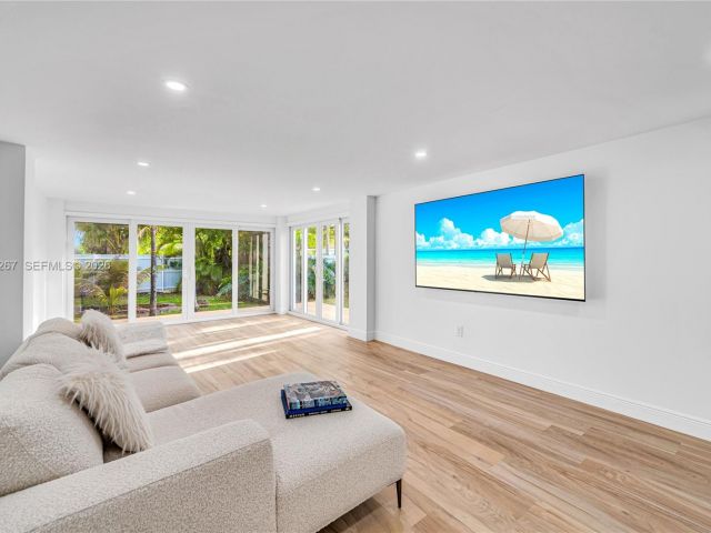 Дом в аренду по адресу 1960 NE 182nd St - фото 7515570