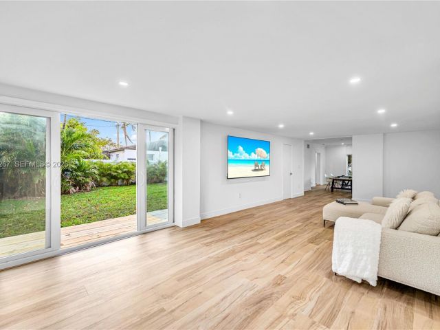 Дом в аренду по адресу 1960 NE 182nd St - фото 7515572