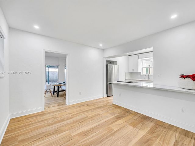 Дом в аренду по адресу 1960 NE 182nd St - фото 7515575