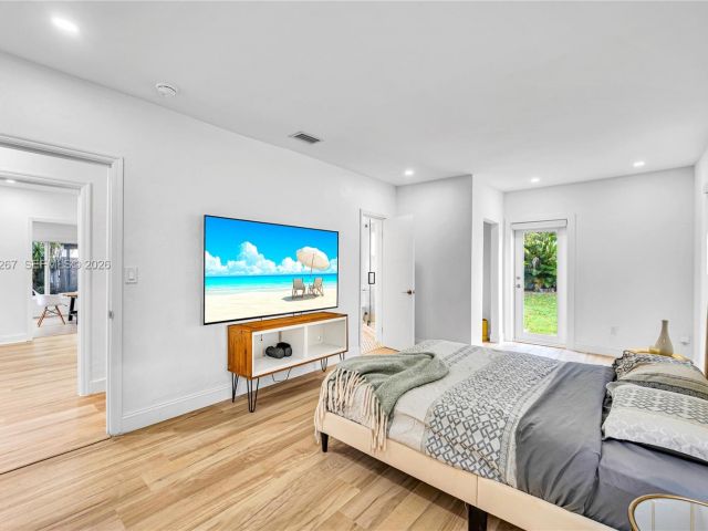 Дом в аренду по адресу 1960 NE 182nd St - фото 7515579