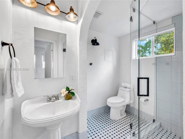 Дом в аренду по адресу 1960 NE 182nd St - фото 7515580