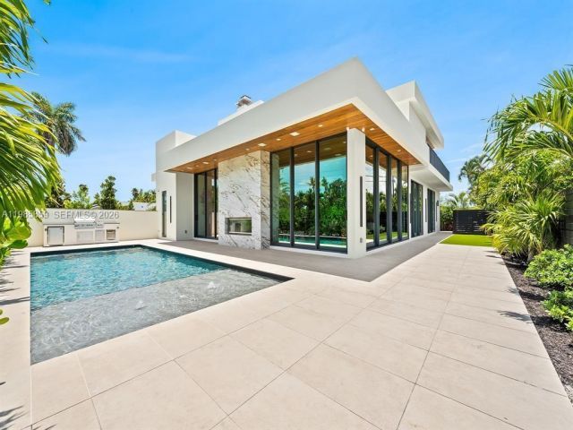 Дом в аренду по адресу 2657 NE 34th St - фото 7481548