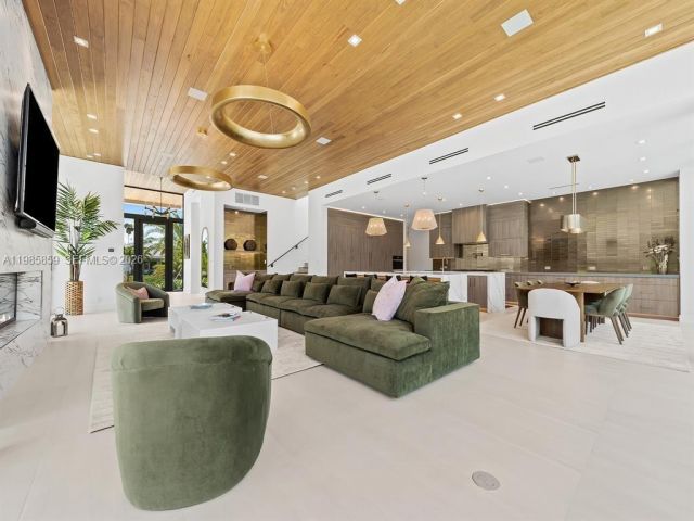 Дом в аренду по адресу 2657 NE 34th St - фото 7481554