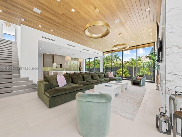 Дом в аренду по адресу 2657 NE 34th St - фото 7481555