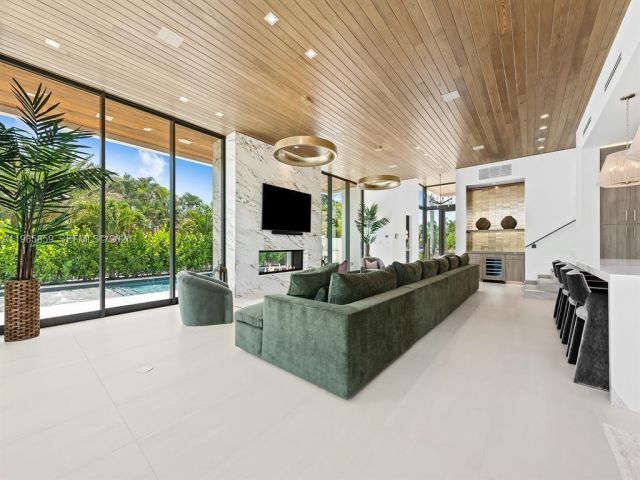 Дом в аренду по адресу 2657 NE 34th St - фото 7481556