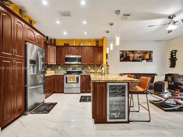 Продажа дома по адресу 13220 SW 143rd Ter - фото 7528574