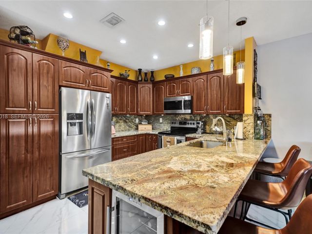 Продажа дома по адресу 13220 SW 143rd Ter - фото 7528575