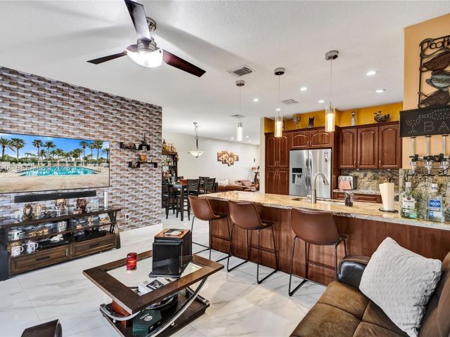 Продажа дома по адресу 13220 SW 143rd Ter - фото 7528577