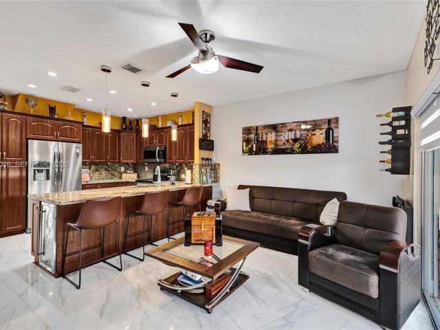 Продажа дома по адресу 13220 SW 143rd Ter - фото 7528578