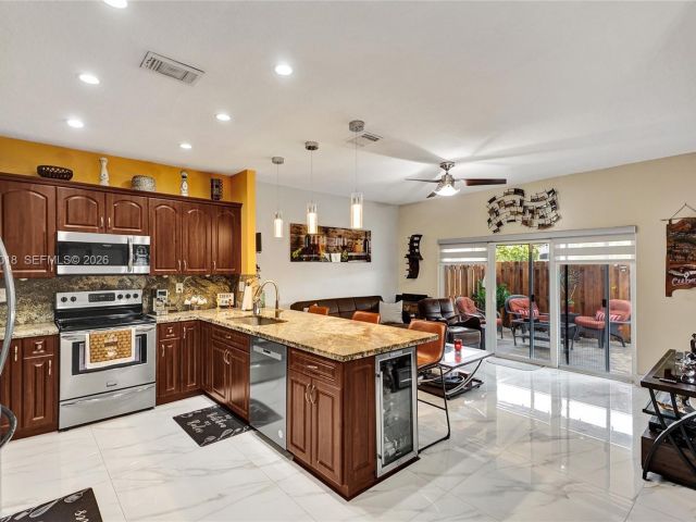 Продажа дома по адресу 13220 SW 143rd Ter - фото 7528579