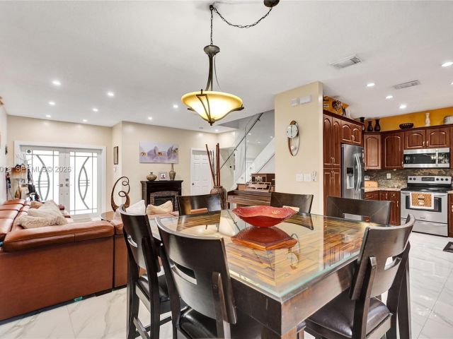 Продажа дома по адресу 13220 SW 143rd Ter - фото 7528580