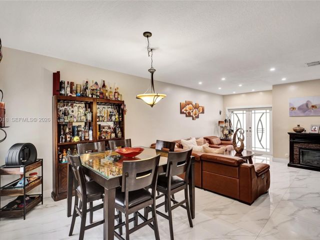 Продажа дома по адресу 13220 SW 143rd Ter - фото 7528581