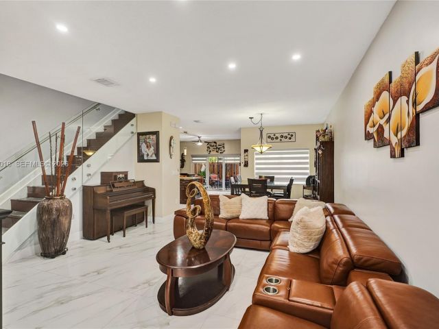 Продажа дома по адресу 13220 SW 143rd Ter - фото 7528584