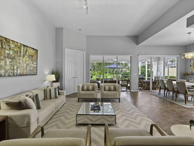 Продажа дома по адресу 2862 Irma Lake Dr - фото 7498449