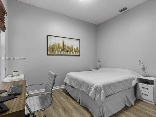 Продажа дома по адресу 2862 Irma Lake Dr - фото 7498457