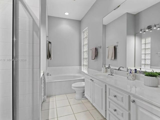 Продажа дома по адресу 2862 Irma Lake Dr - фото 7498464