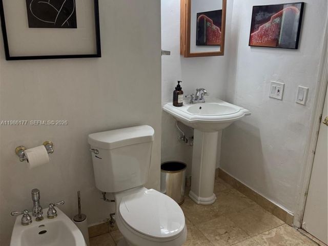 Продажа дома по адресу 1208 Bird Rd - фото 7470343