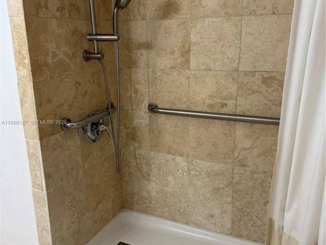 Продажа дома по адресу 1208 Bird Rd - фото 7470344