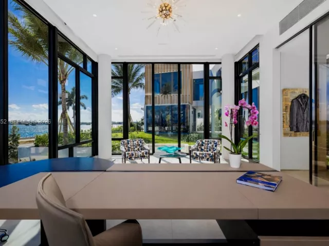 Продажа дома по адресу 6315 S Flagler Dr - фото 7516917