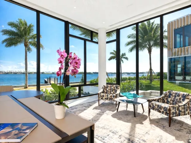 Продажа дома по адресу 6315 S Flagler Dr - фото 7516918