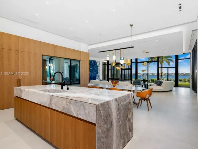 Продажа дома по адресу 6315 S Flagler Dr - фото 7516920