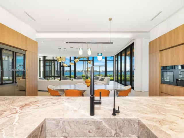 Продажа дома по адресу 6315 S Flagler Dr - фото 7516922