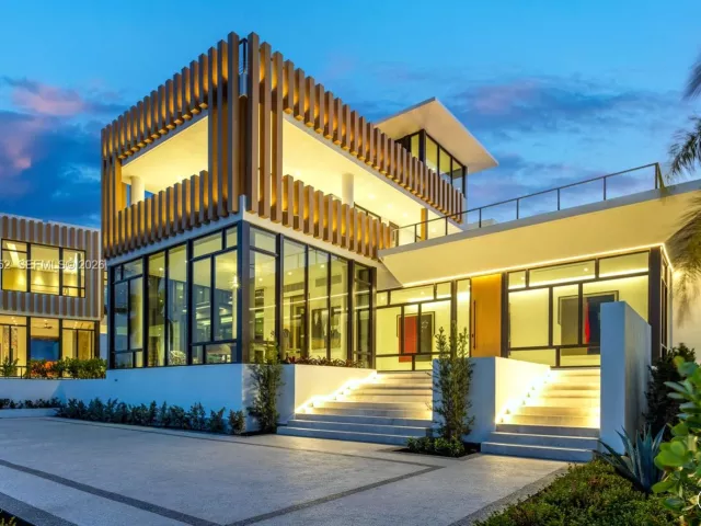 Продажа дома по адресу 6315 S Flagler Dr - фото 7516910