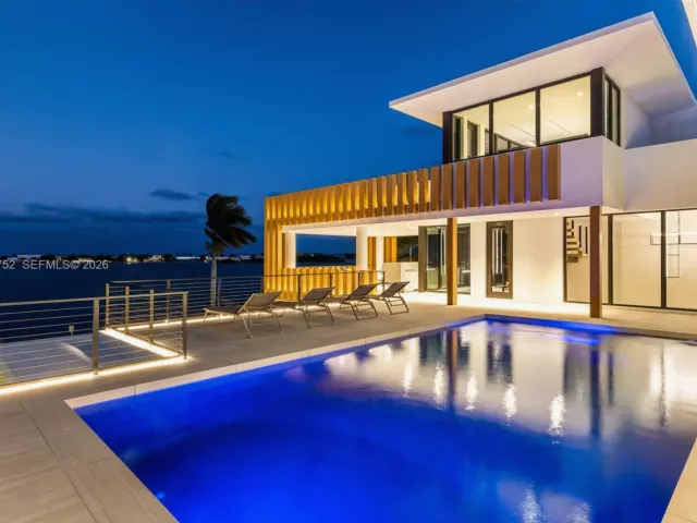 Продажа дома по адресу 6315 S Flagler Dr - фото 7516912