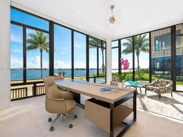 Продажа дома по адресу 6315 S Flagler Dr - фото 7516916