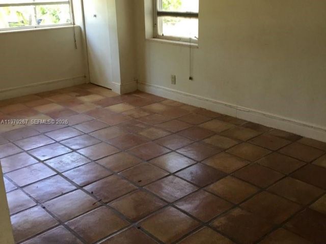 Продажа дома по адресу 8927 Hawthorne Ave - фото 7466962