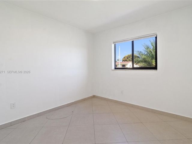 Дом в аренду по адресу 5420 NW 182nd St - фото 7479350