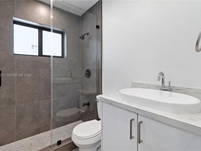 Дом в аренду по адресу 5420 NW 182nd St - фото 7479351