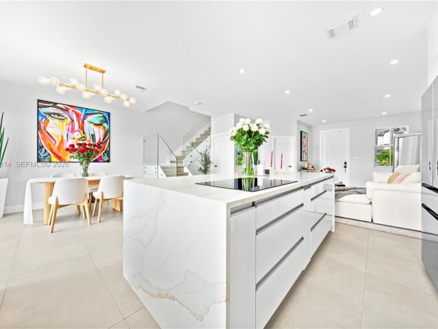 Продажа дома по адресу 7827 NW 116th Ave - фото 7532881