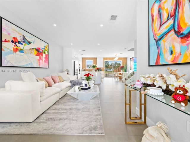 Продажа дома по адресу 7827 NW 116th Ave - фото 7532882