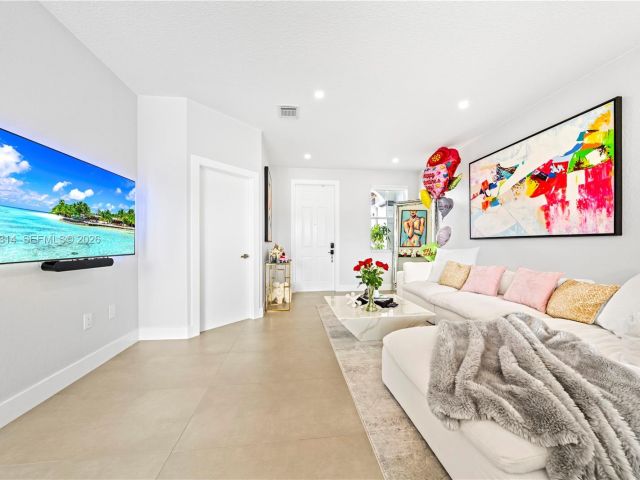 Продажа дома по адресу 7827 NW 116th Ave - фото 7532885