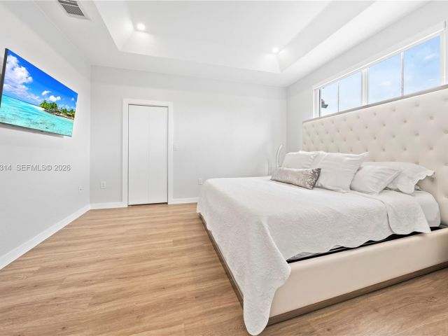 Продажа дома по адресу 7827 NW 116th Ave - фото 7532887