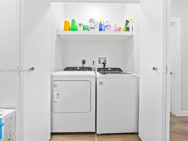 Продажа дома по адресу 7827 NW 116th Ave - фото 7532889