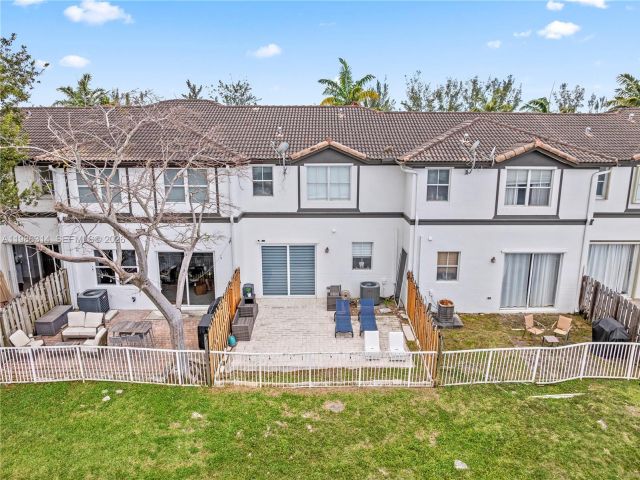 Продажа дома по адресу 7827 NW 116th Ave - фото 7532893