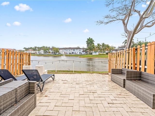 Продажа дома по адресу 7827 NW 116th Ave - фото 7532895