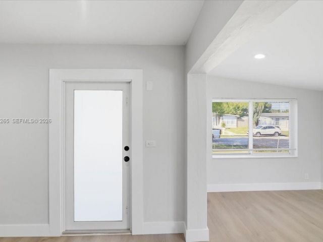 Дом в аренду по адресу 1400 NE 43rd Ct 1400 - фото 7478153