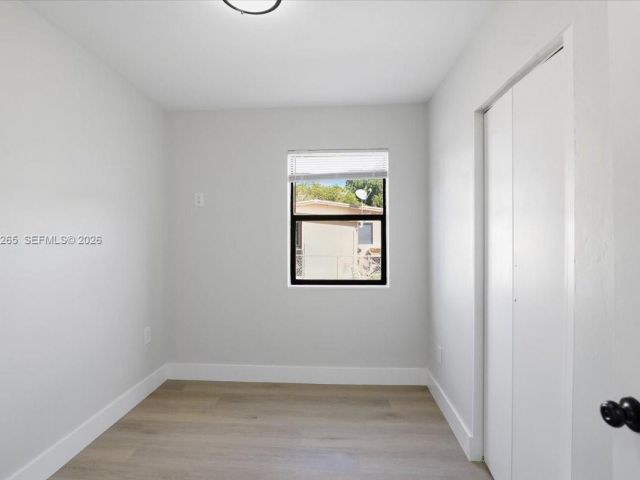 Дом в аренду по адресу 1400 NE 43rd Ct 1400 - фото 7478157