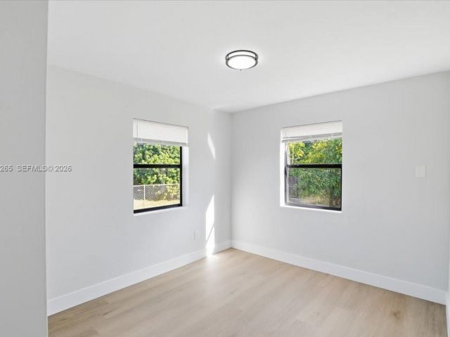 Дом в аренду по адресу 1400 NE 43rd Ct 1400 - фото 7478158