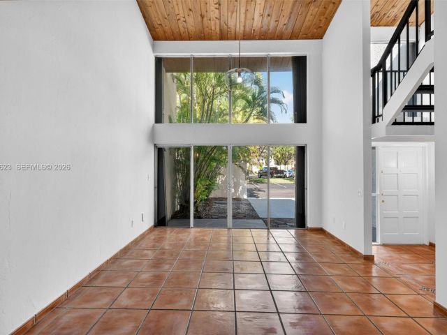 Продажа дома по адресу 10406 SW 76th St - фото 7525716