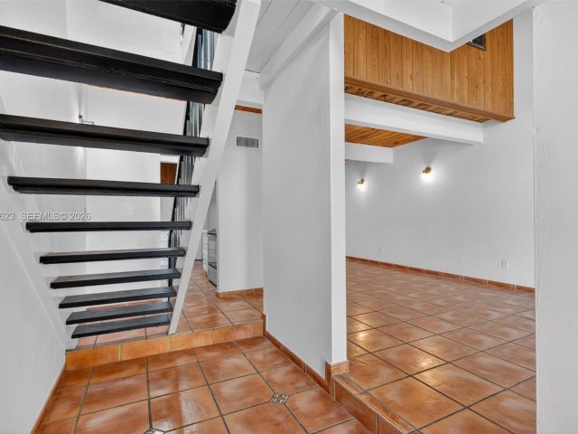 Продажа дома по адресу 10406 SW 76th St - фото 7525723