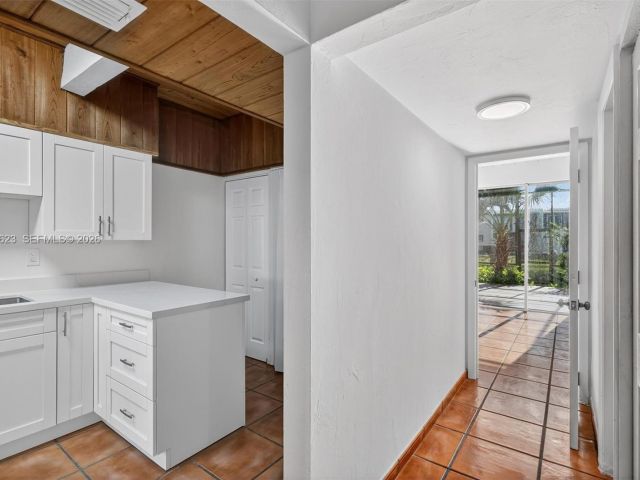 Продажа дома по адресу 10406 SW 76th St - фото 7525727