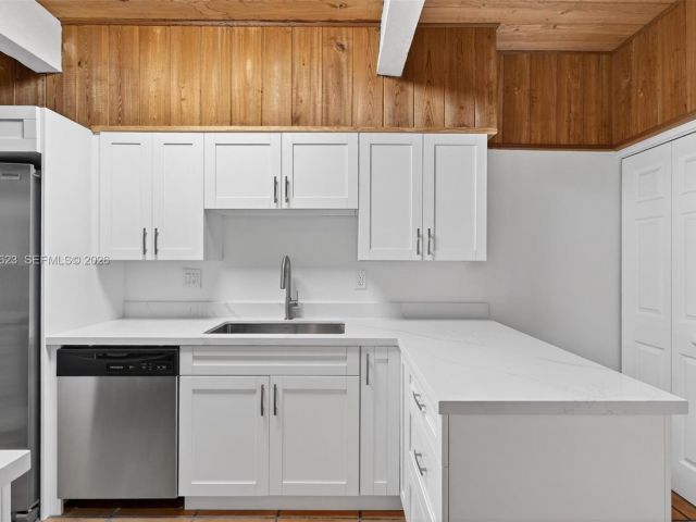 Продажа дома по адресу 10406 SW 76th St - фото 7525728