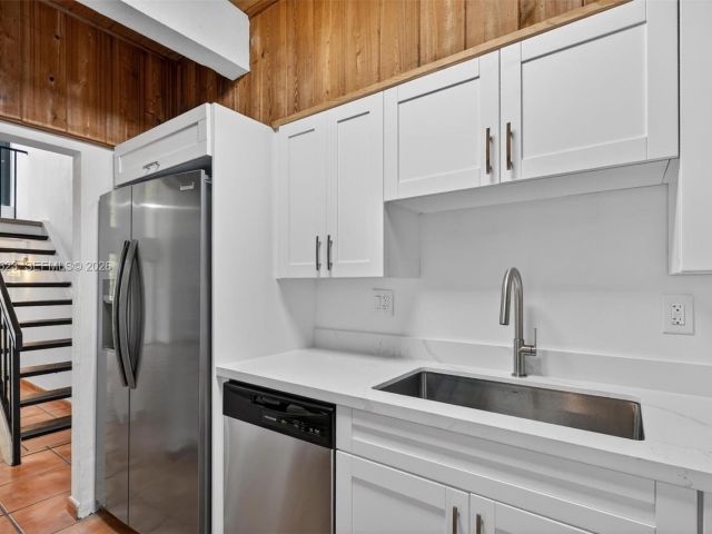 Продажа дома по адресу 10406 SW 76th St - фото 7525730