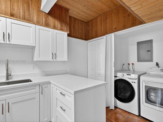 Продажа дома по адресу 10406 SW 76th St - фото 7525732