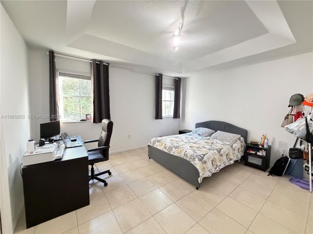 Дом в аренду по адресу 11416 NW 43rd Ter - фото 7484355